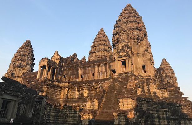 Angkor Wat Sunrise by Vintage Jeep – Private Tour
