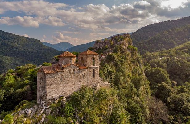 Day-Trip to Bachkovo Monastery and Asen's Fortress from Plovdiv