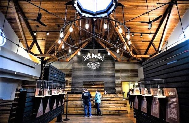 Nashville to Jack Daniel's Distillery Bus Tour & Whiskey Tastings