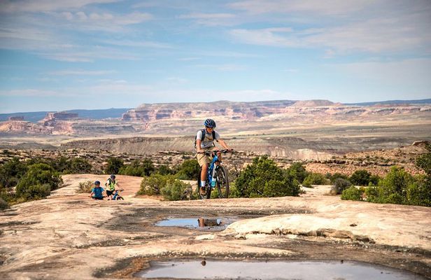 Guided E-Mountain Biking Tour (Klondike Bluff Trail)