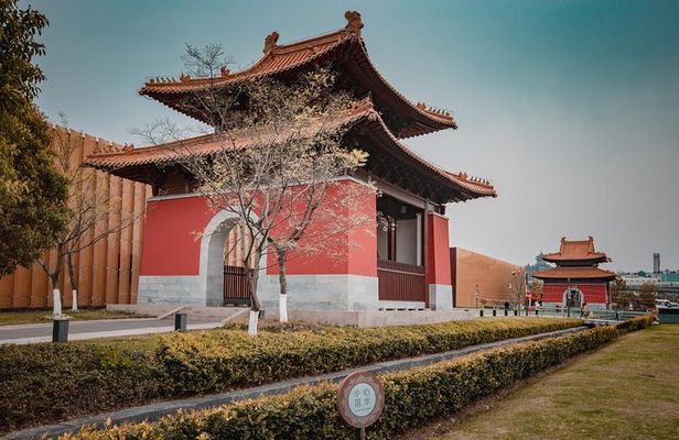 Nanjing Day Trip from Shanghai :Explore Sun-Yatsen Tomb,Old city wall, etc.