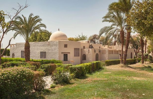 Tutankhamun Explorer Howard Carter-House tour on Luxor west bank