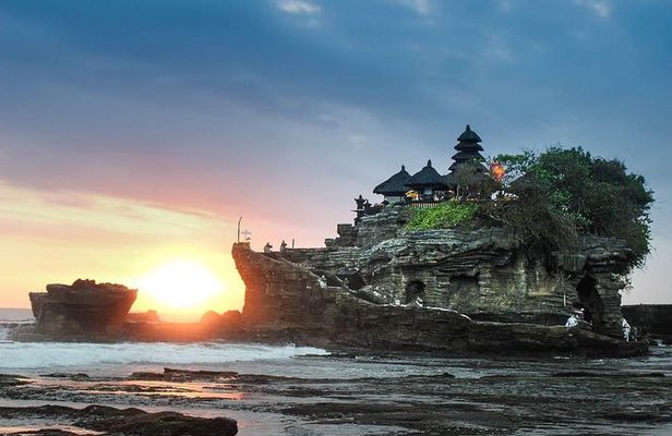 Bali Half-Day TANAH LOT SUNSET, Taman Ayun Temple with Dinner