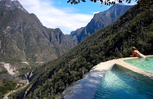 Tour to the Tolantongo Cave, starting from Mexico City