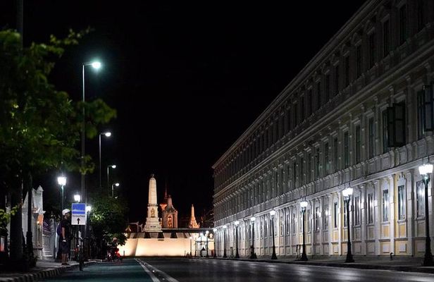 NR-02 KohRattanakosin old town cycling with Loha Prasat,The Giant Swing and more