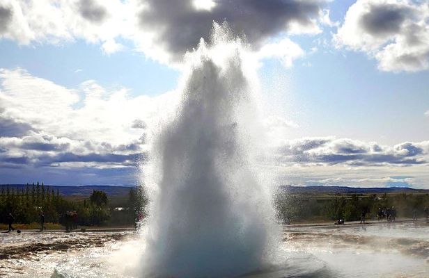 Golden Circle & Secret Lagoon Luxury Private Tour in a new luxury Mercedes Benz