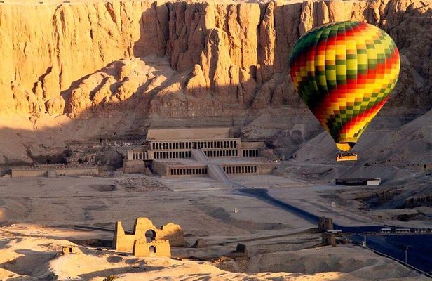 Luxor: Sunrise Hot Air Balloon Ride
