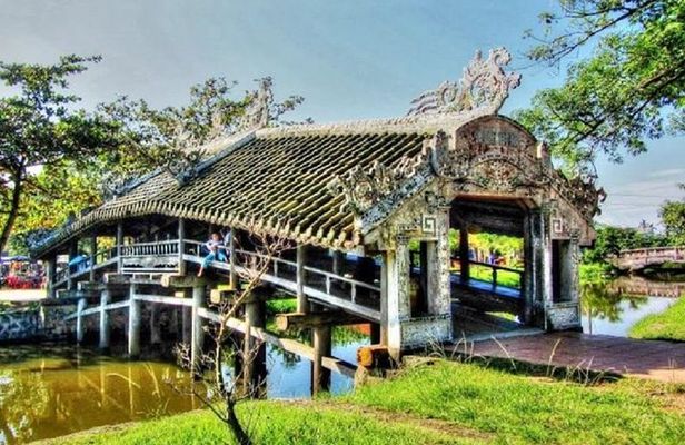 Hue Cycling Tour To Thanh Toan Bridge