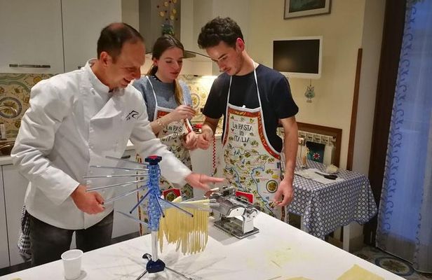 The Ultimate Neapolitan Cooking Class with Local 