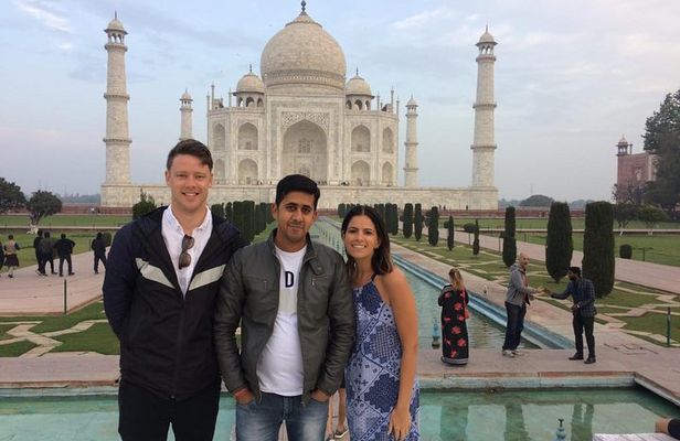 Sunrise Taj Mahal Tour from Delhi by Car