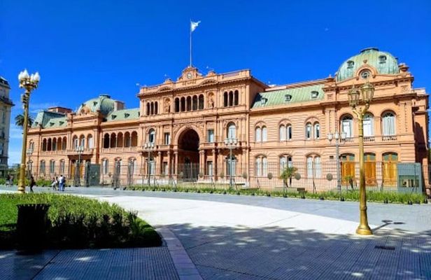 Private Tour with Audioguide through Buenos Aires by Car