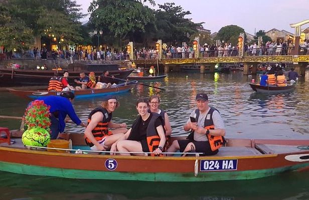 Hoi An Ancient Town -Walking Tour,Lantern Boat Ride, Night Market