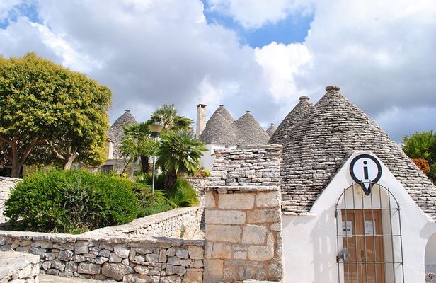 Alberobello with a local tour guide!(shared tour max.15 pax)