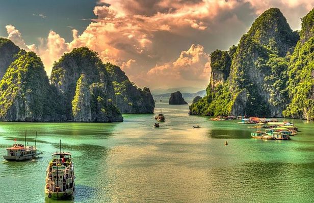 Halong Bay Full-Day Cruise with Kayaking from Hanoi