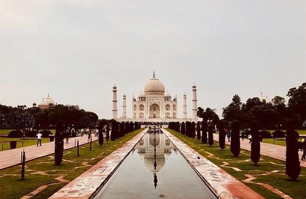1 day Luxury Sunrise Taj Mahal Tour by Private Car 