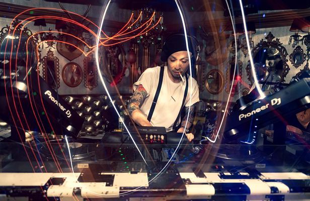 Shibuya House Disco Techno DJ Bars Experience