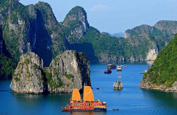 Halong Bay tour 2 days / 1 night on Stellar cruise {New 4 star Cruise}.