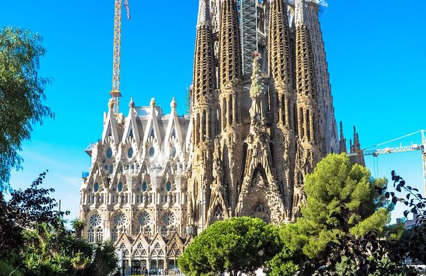 Best of Barcelona and Sagrada Familia Tour with Priority Access