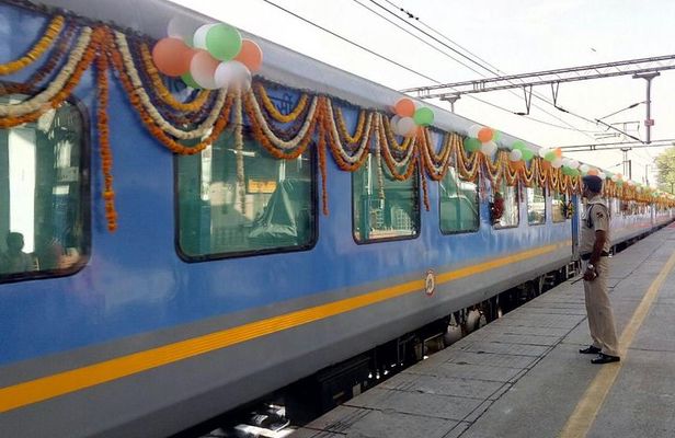 Taj Mahal City Local Tour by Train from Delhi-All Inclusive