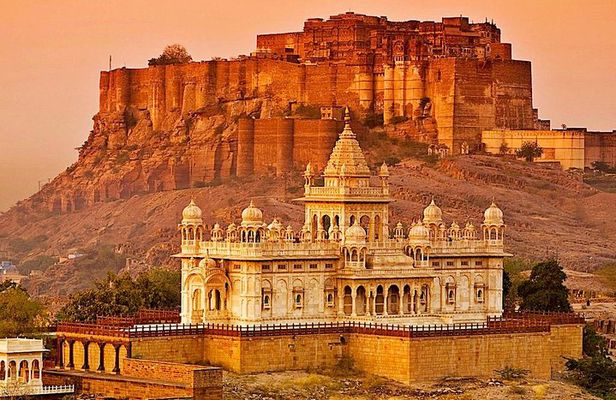 Private tour of Must visit places in Rajasthan with Taj Mahal