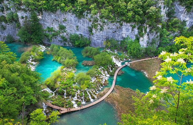 Private Split to Zagreb transfer with Plitvice Lakes Tour