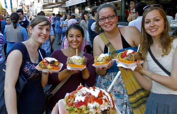 Street Food Tour in Istanbul [Don't Miss it]