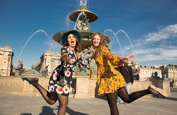 PRIVATE TOUR: Highlights & Hidden Gems of Paris With Locals