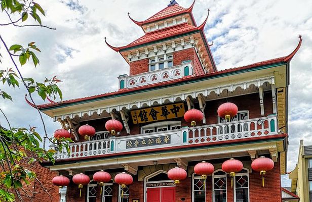 One-Hour Luxury City Tour of Victoria