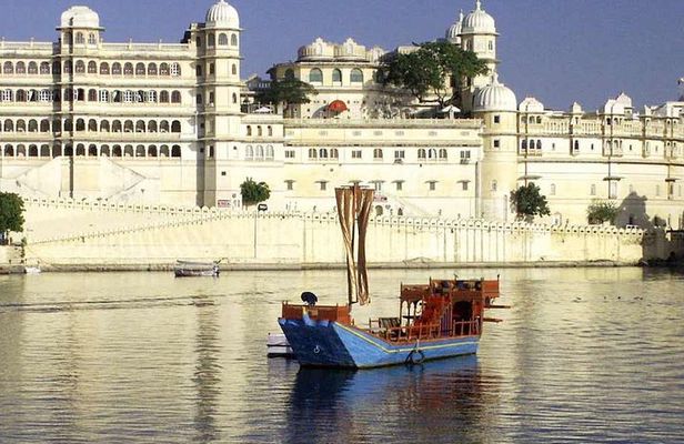 6 Days Golden Triangle Tour with Udaipur : Delhi, Agra, Jaipur