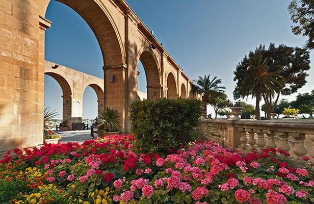 Private 4-hour Walking Tour of Valletta with official tour guide