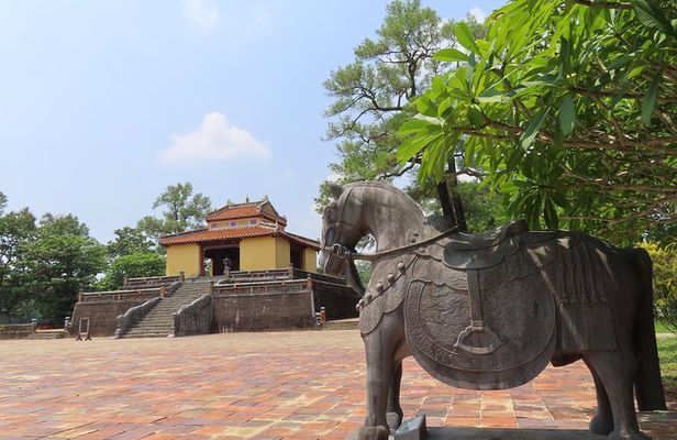 Hue Royal Tombs Tour- 3 Most Beautiful Tombs Of Nguyen Dynasty