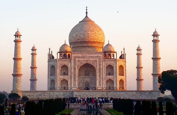 Day Trip to Taj Mahal, Agra Fort and Baby Taj from Delhi by car