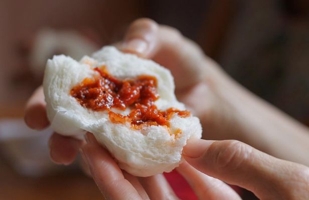 Singapore's Chinatown "Off The Beaten Track" Foodie Tour