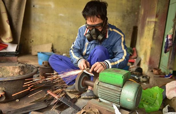 Discover Knife Da Sy Village in local village Hanoi