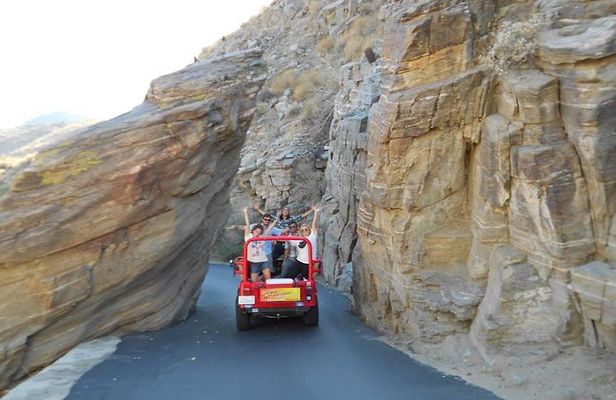 Indian Canyons Hiking Tour by Jeep from Palm Springs