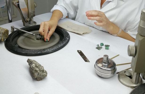 Emerald's Polishing Workshop and Museum Tour