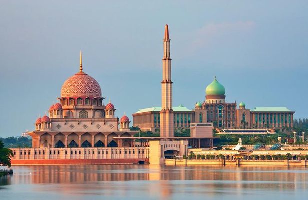 Budget Tour: Full Day Putrajaya, Batu Caves & Kuala Lumpur City