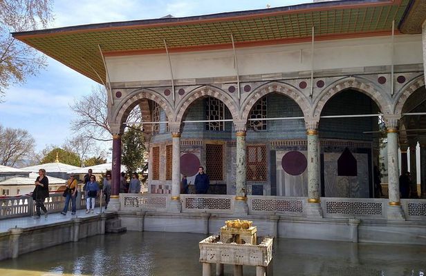 Small-Group Topkapi Palace and Harem Tour: Highlights & History