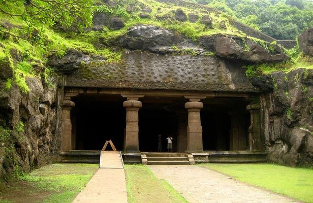 Day trip in Mumbai with Elephanta Caves