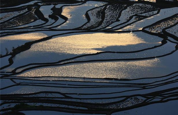Jianshui and Yuanyang Hani Rice Terraces 3 Days Group Tour
