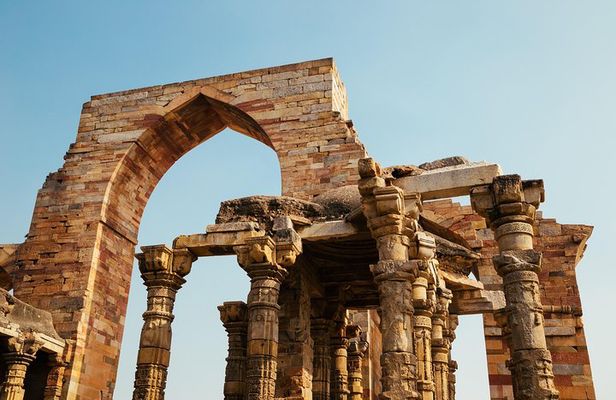 Modern Delhi with Ancient Rust (Guided Half-Day Sightseeing Tour)