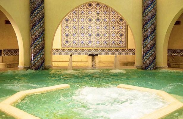 Private Tour of the Hassan 2 Mosque and Traditional Hammam