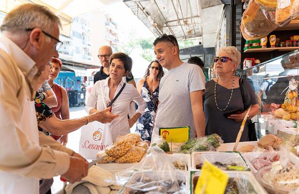 Cesarine: Market Tour & Typical Dining at a Local's Home in Rome