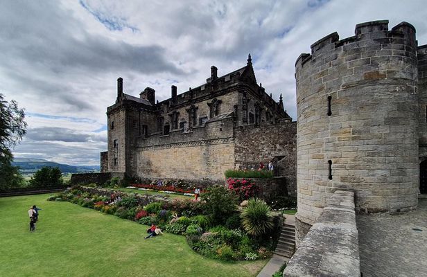 Stirling Castle, Kelpies and Loch Lomond from Edinburgh