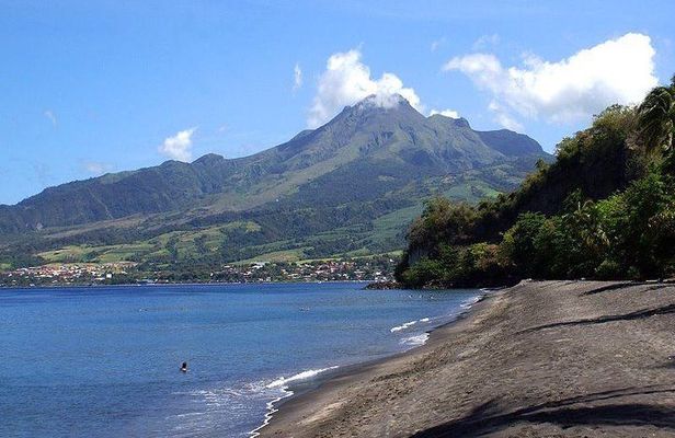 North Tour: rainforest, rum distillery, black sand beach etc