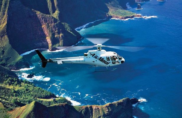 West Maui and Molokai 60-Minute Helicopter Tour