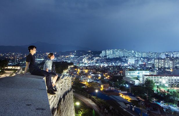 Seoul moonlight walking tour with local historian