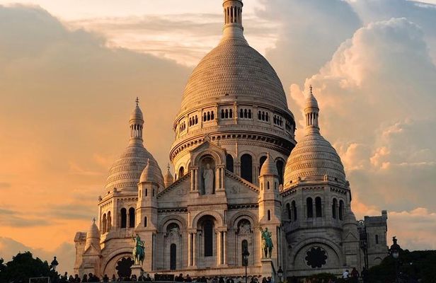 Sacred Heart and Montmartre with private guide