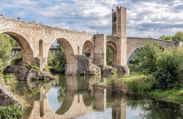 Besalu & 3 Medieval Towns Small Group Tour with Hotel Pick-Up