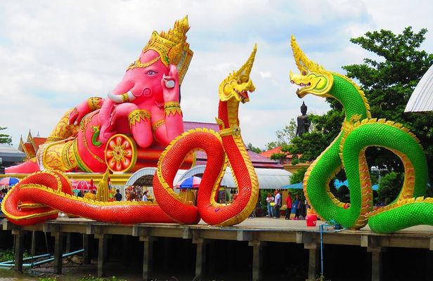 Chachoengsao One Day Trip from Bangkok : Historic Market & Temple